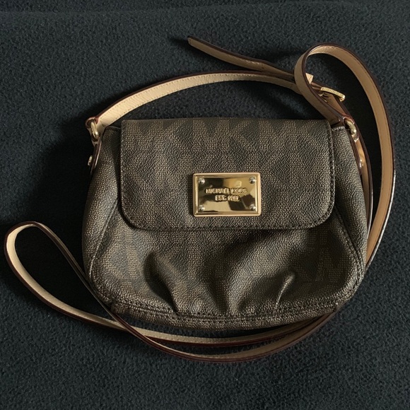 Michael Kors Handbags - Michael Kors Crossbody